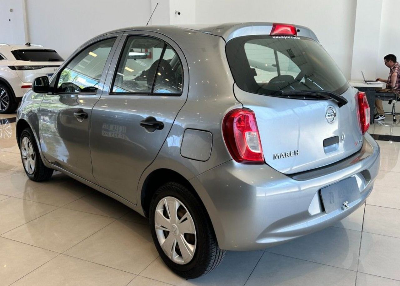 Nissan March Usado Financiado en Córdoba, deRuedas