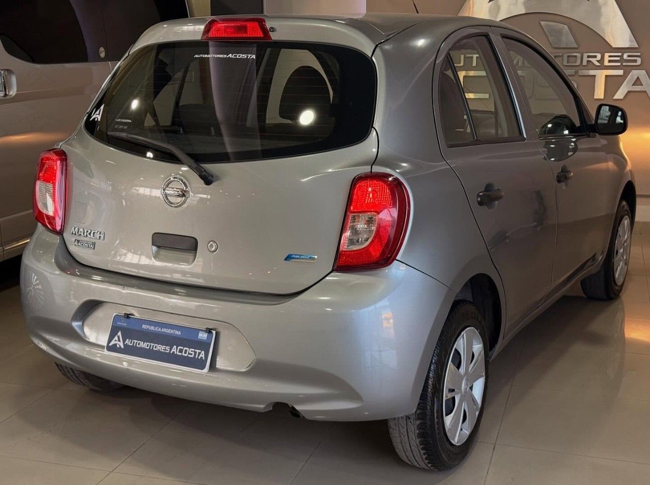 Nissan March Usado Financiado en San Juan, deRuedas