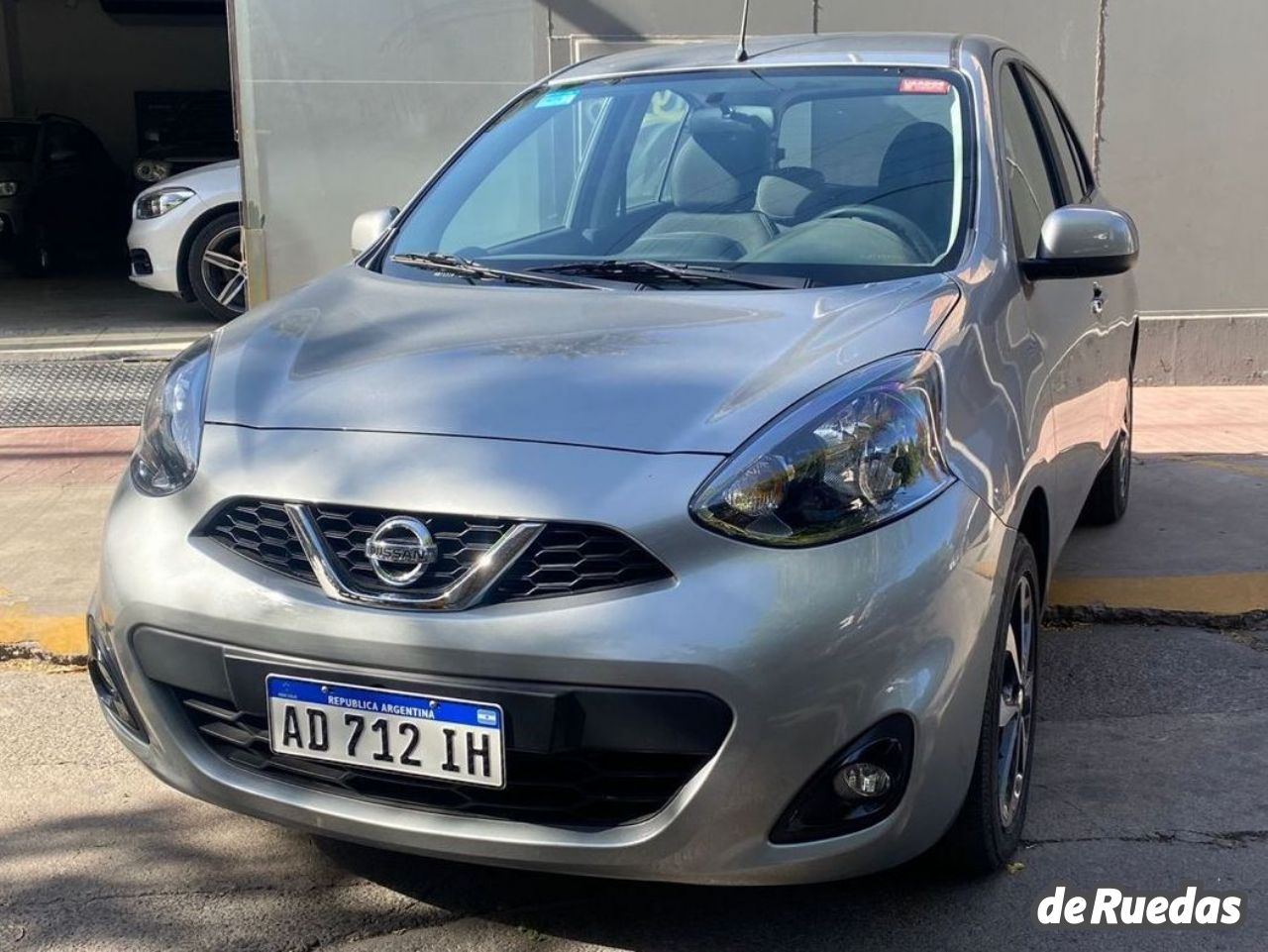 Nissan March Usado en Mendoza, deRuedas