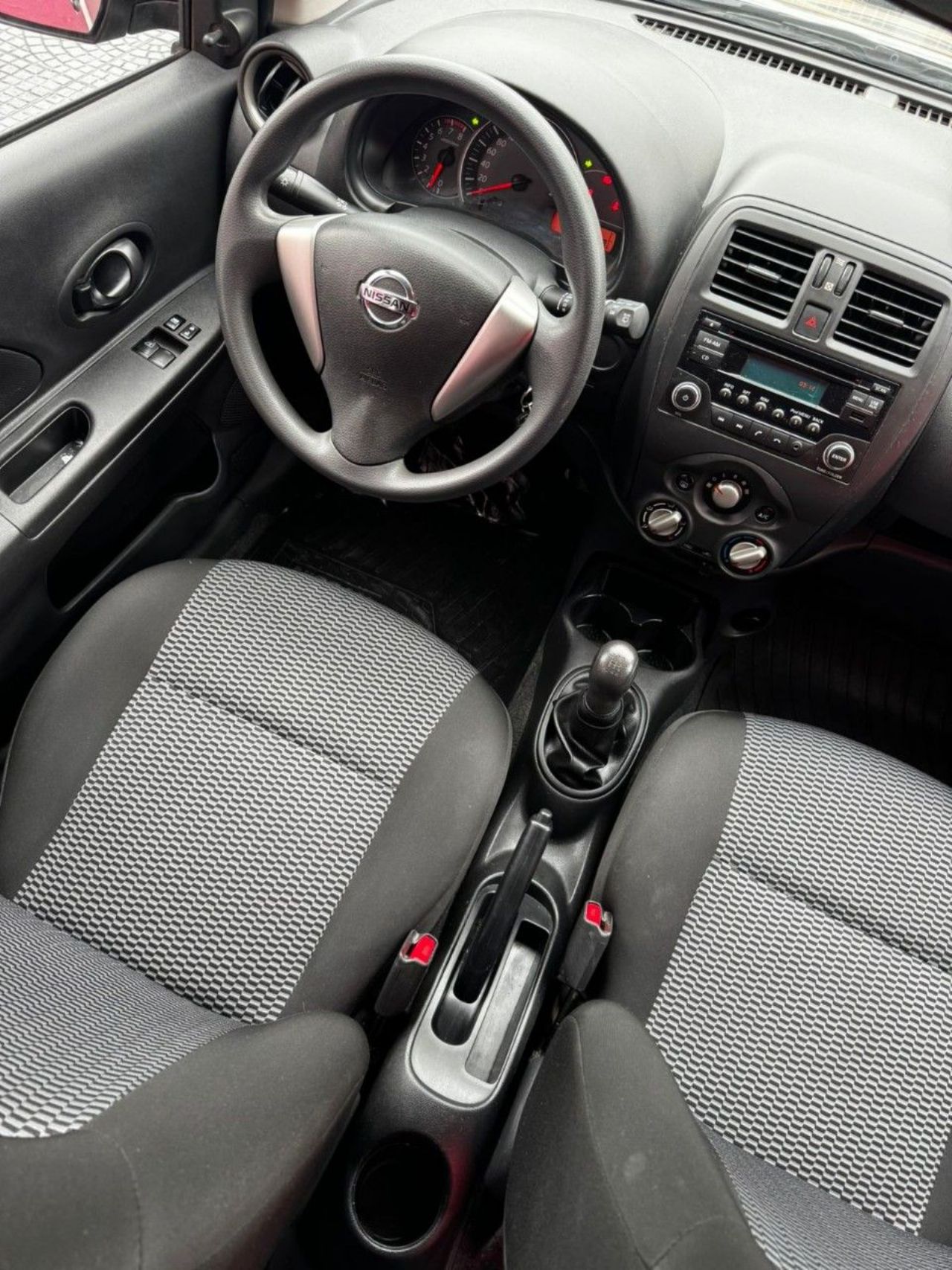 Nissan March Usado Financiado en Córdoba, deRuedas