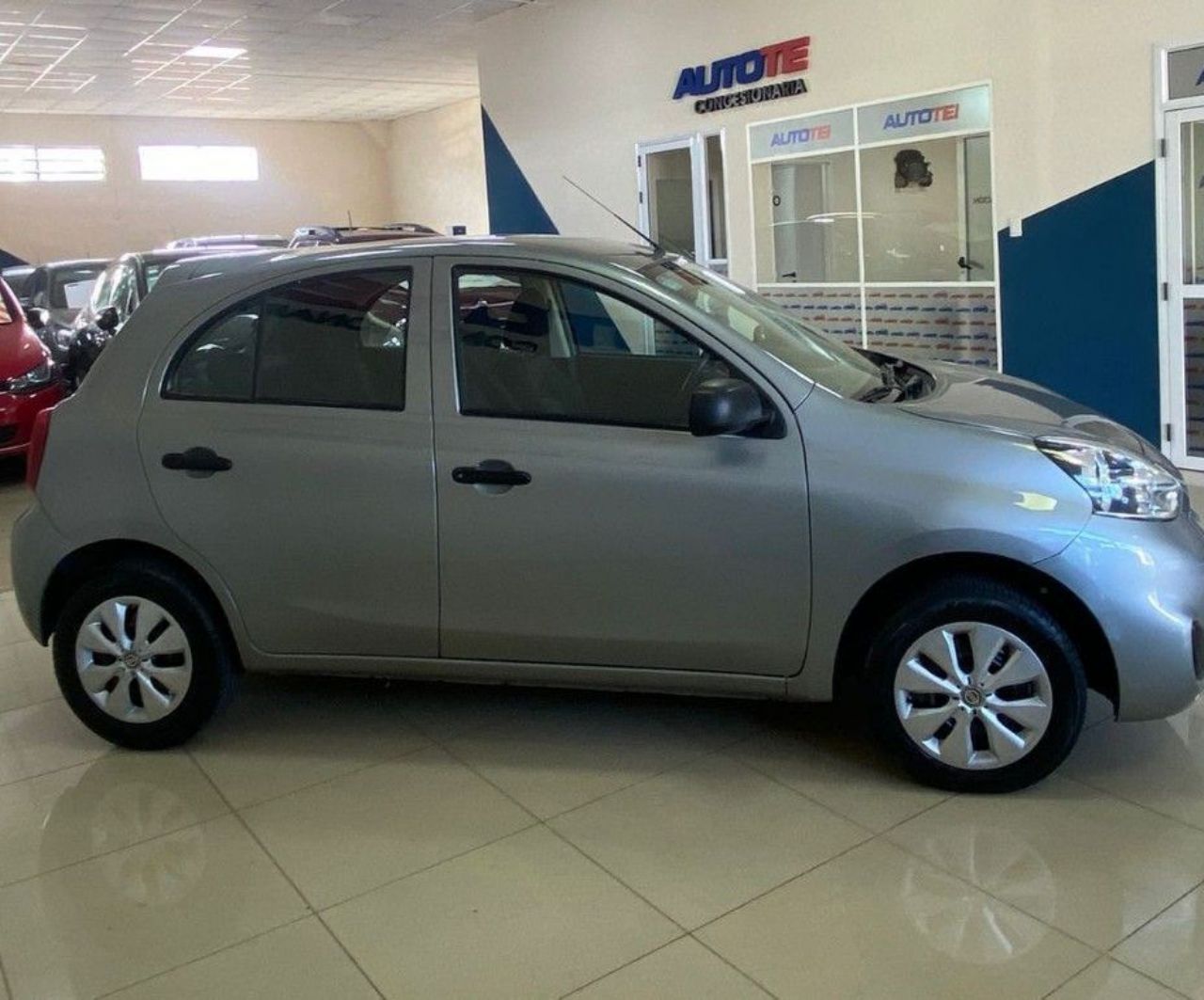 Nissan March Usado Financiado en Córdoba, deRuedas