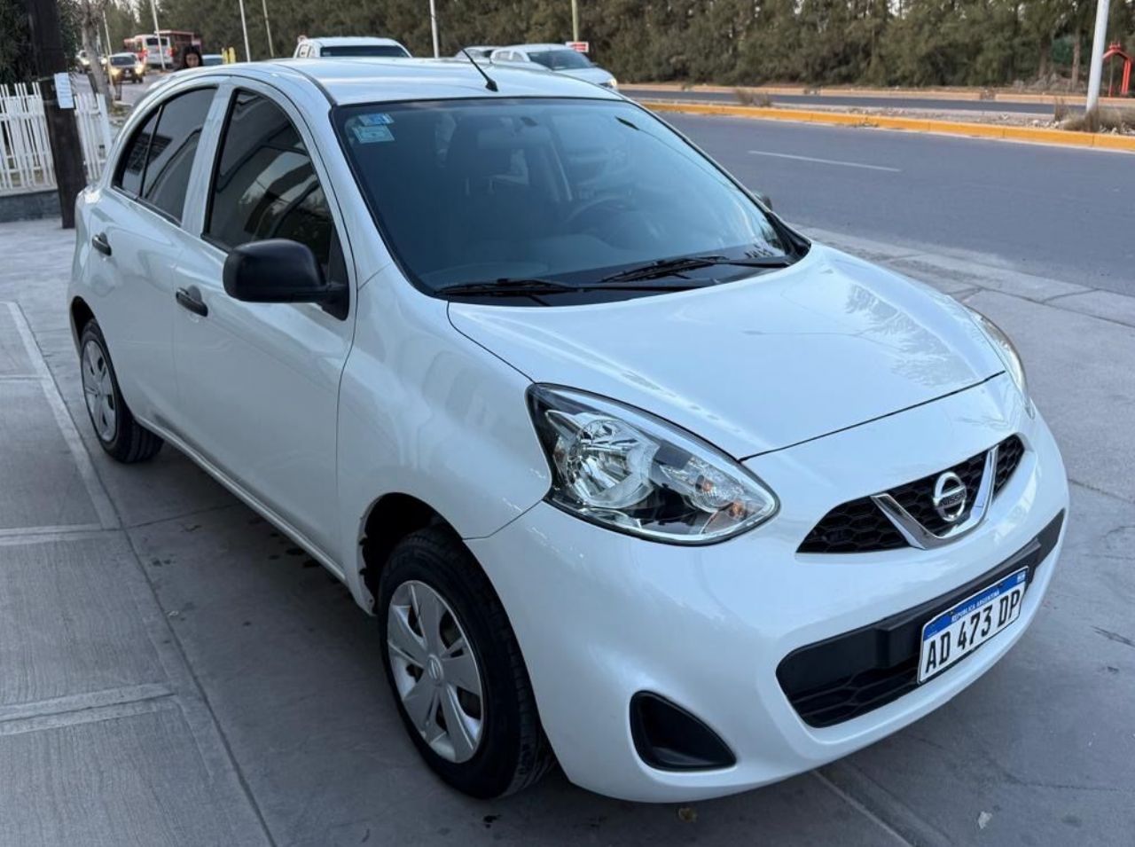Nissan March Usado en Mendoza, deRuedas