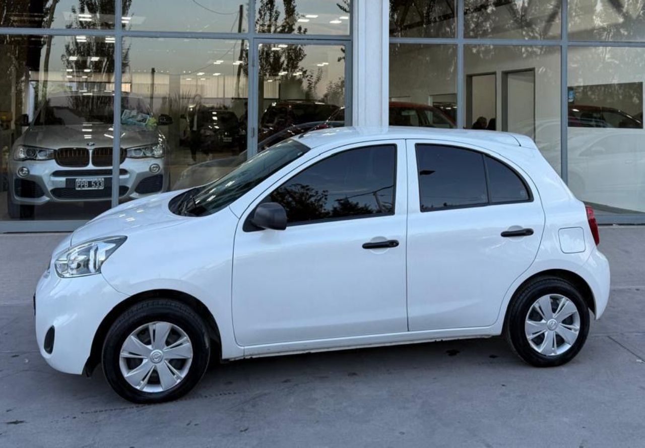 Nissan March Usado en Mendoza, deRuedas