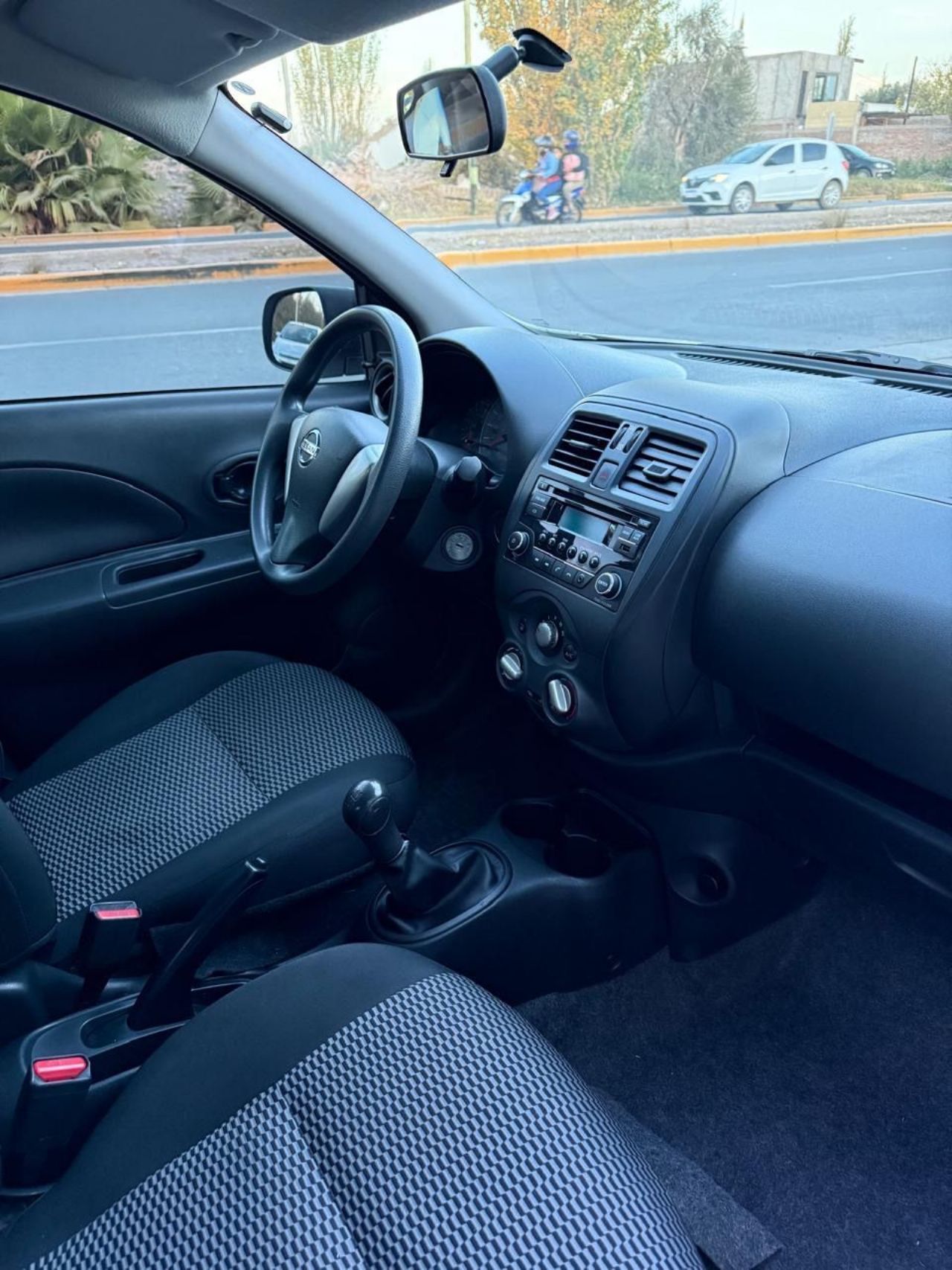 Nissan March Usado en Mendoza, deRuedas