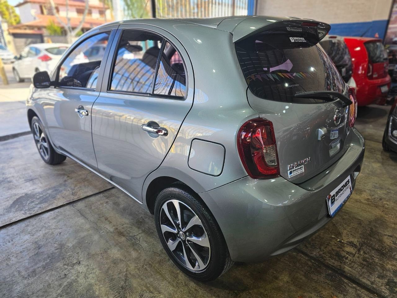 Nissan March Usado en Mendoza, deRuedas