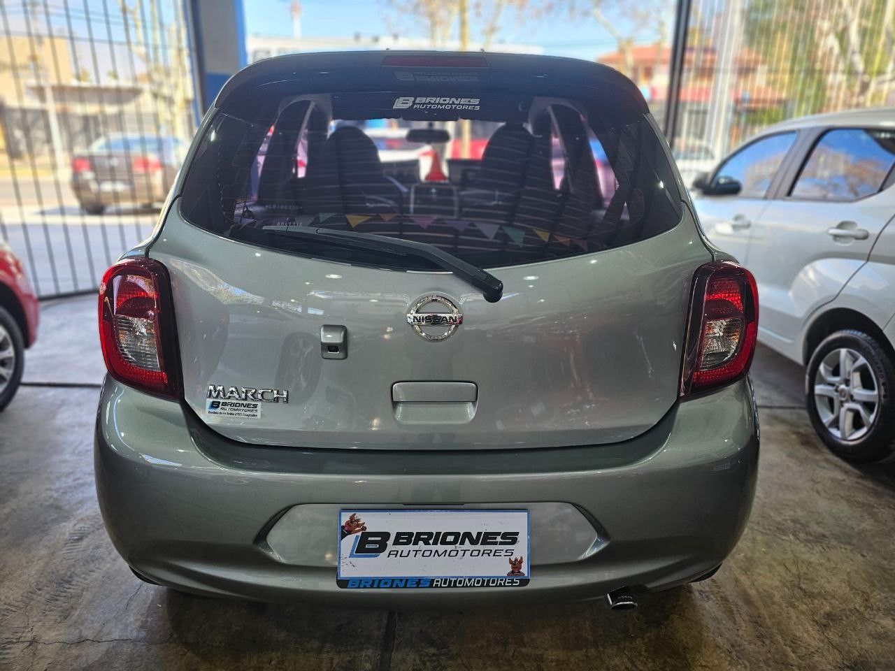 Nissan March Usado en Mendoza, deRuedas