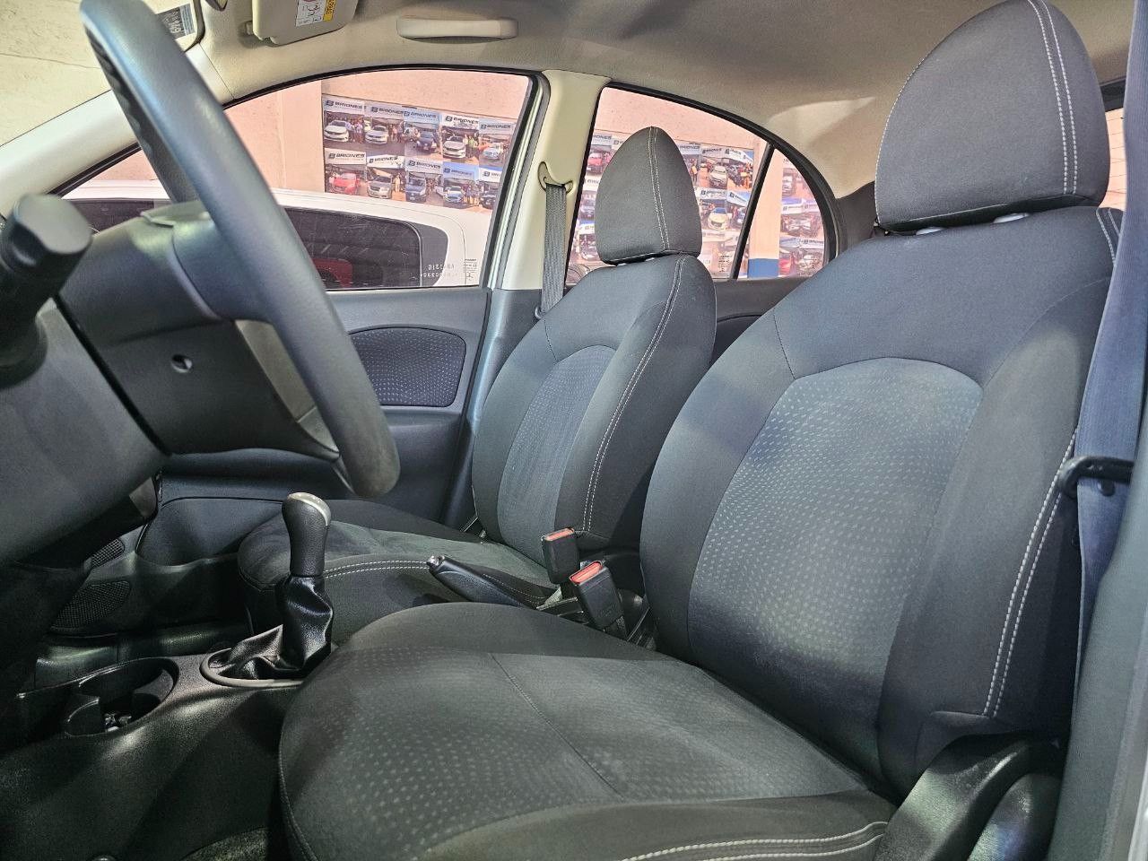 Nissan March Usado en Mendoza, deRuedas
