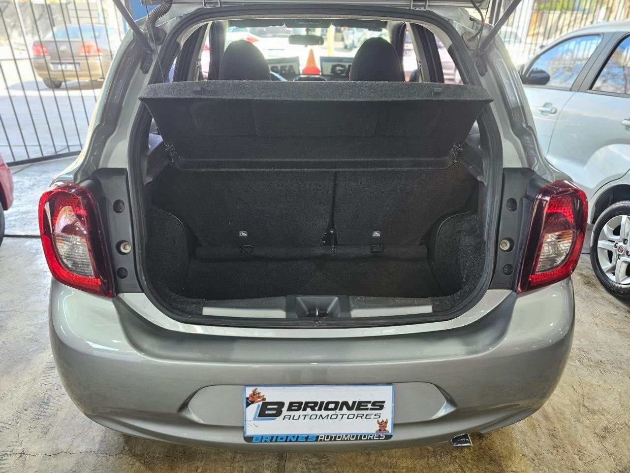 Nissan March Usado en Mendoza, deRuedas