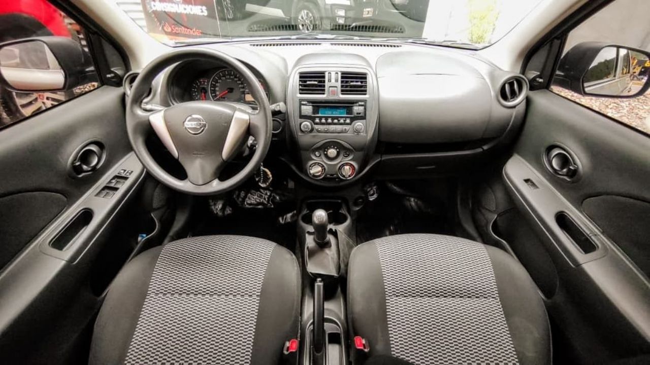 Nissan March Usado Financiado en Córdoba, deRuedas
