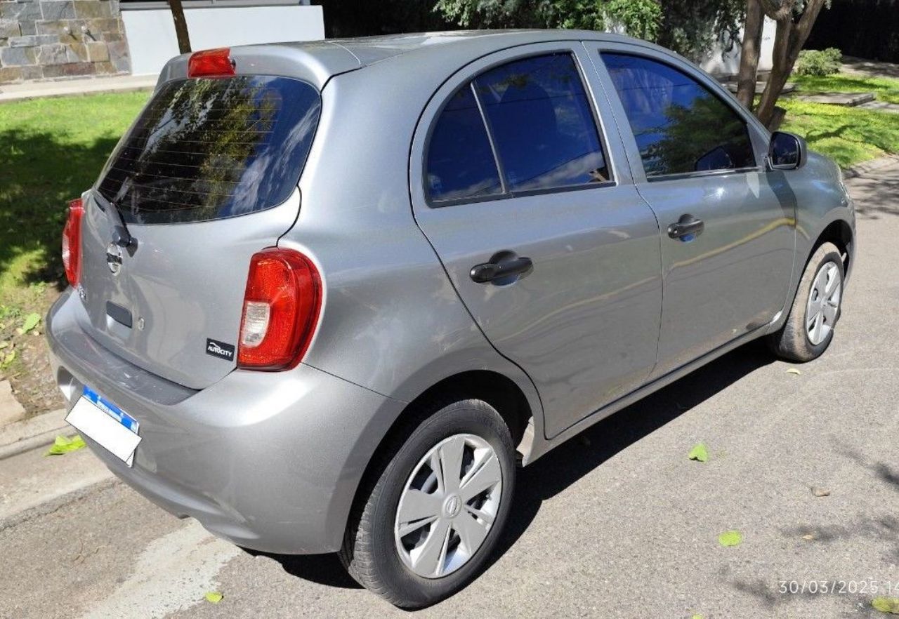 Nissan March Usado en Córdoba, deRuedas