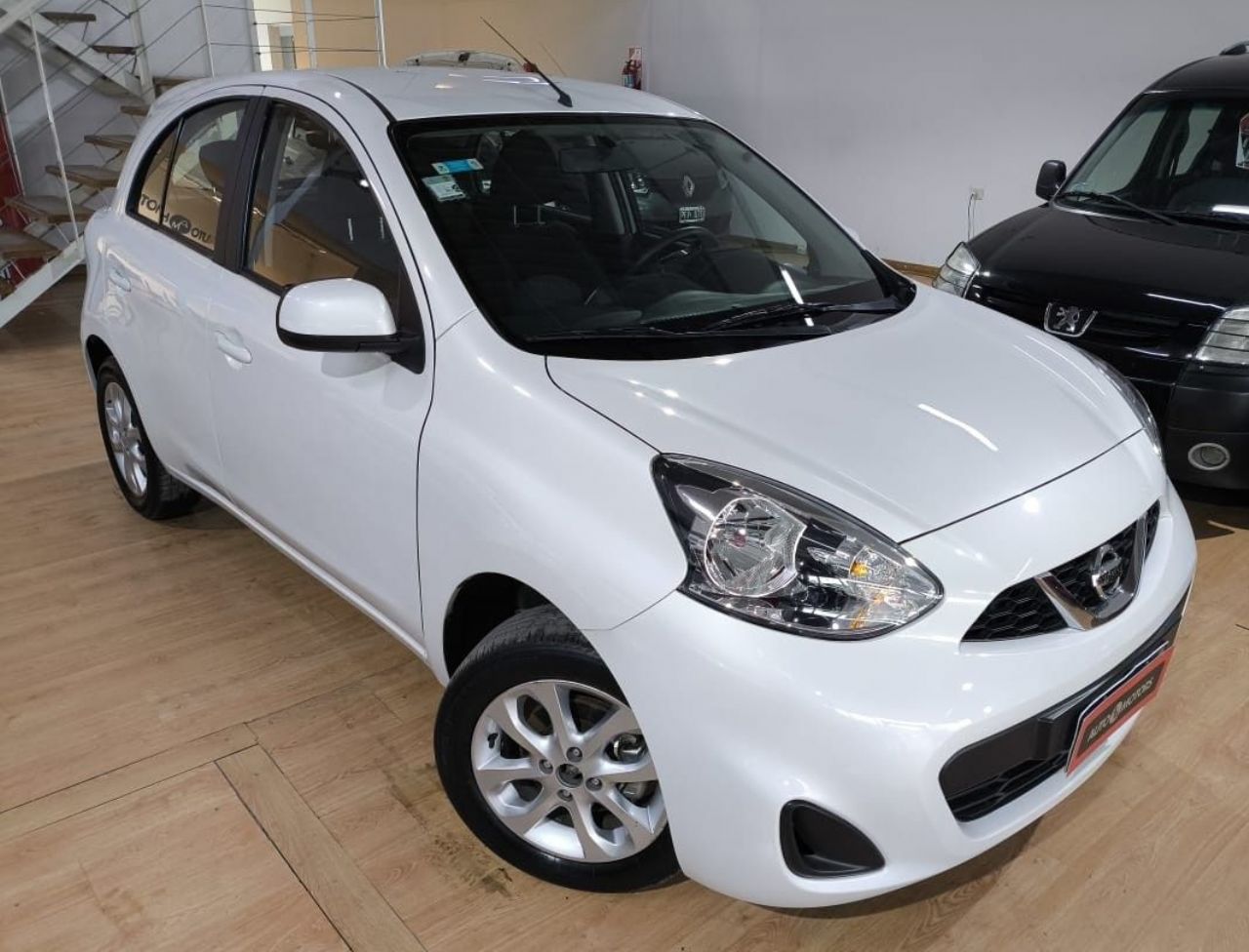 Nissan March Usado Financiado en Córdoba, deRuedas
