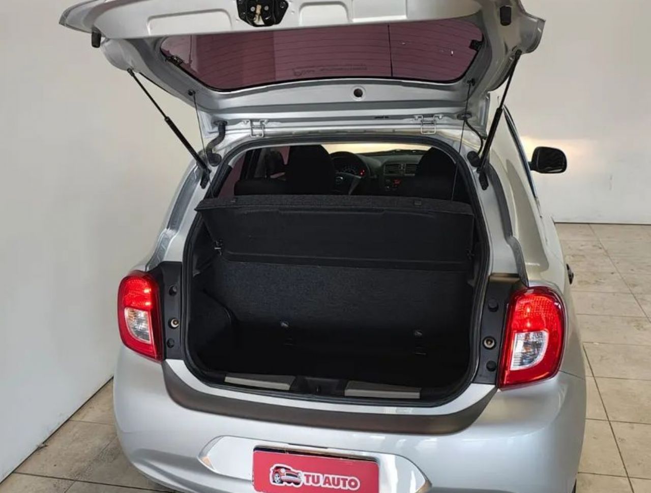 Nissan March Usado en Córdoba, deRuedas