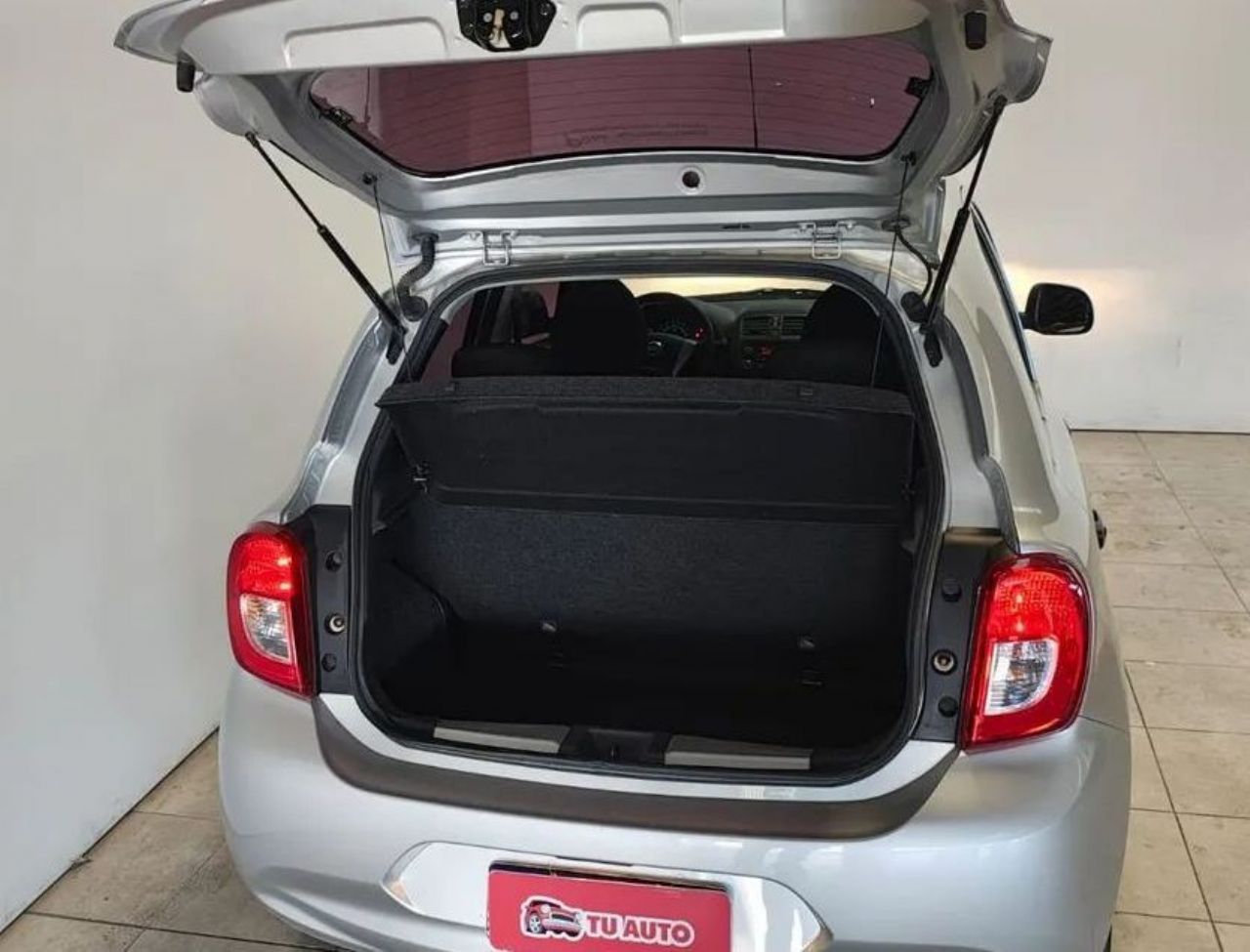 Nissan March Usado en Córdoba, deRuedas