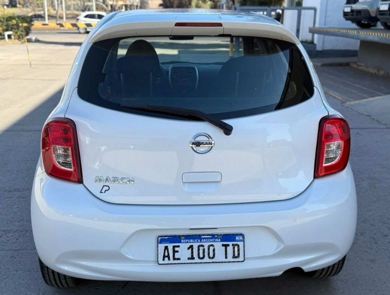 Nissan March Usado en Mendoza, deRuedas