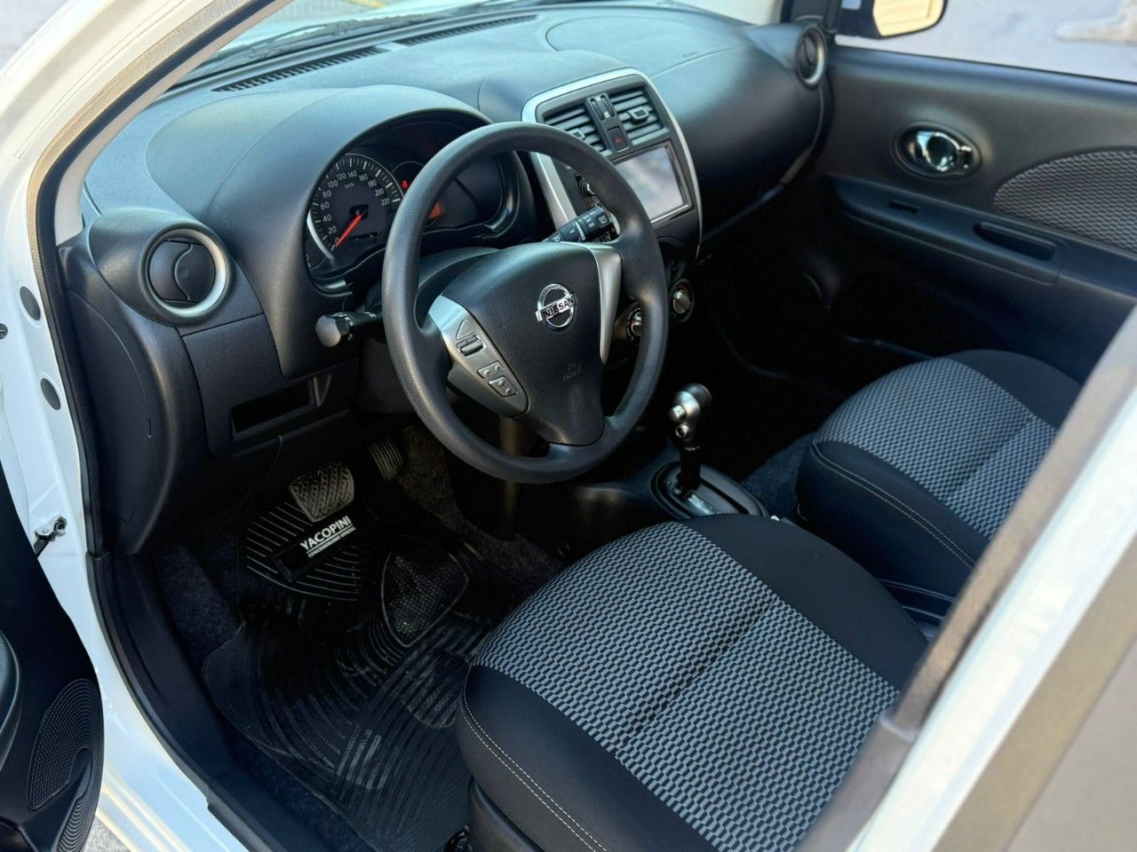 Nissan March Usado en Mendoza, deRuedas