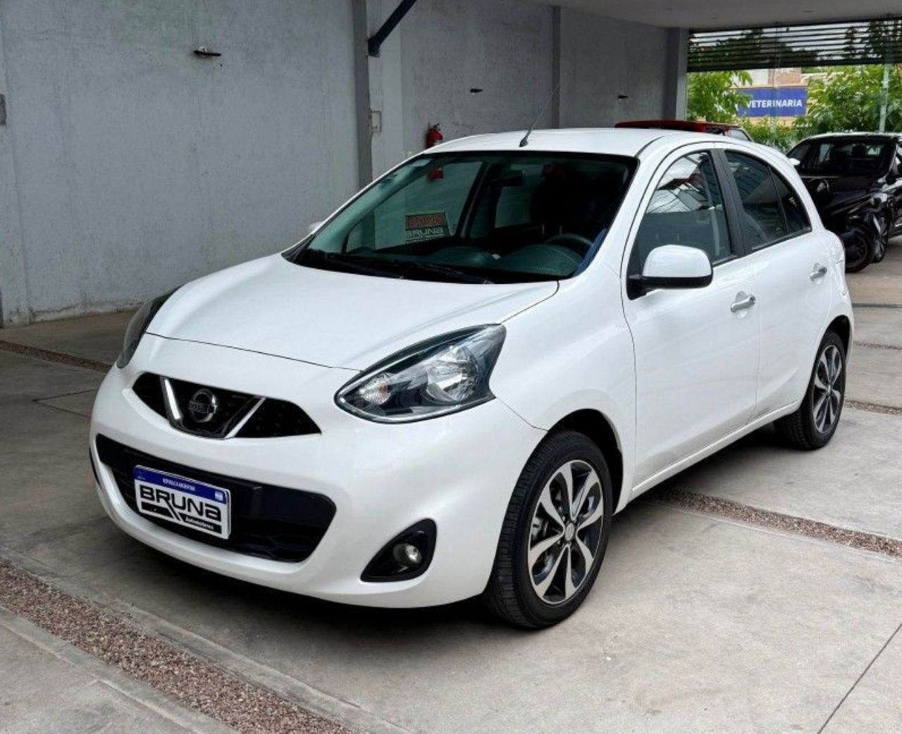 Nissan March Usado Financiado en Mendoza, deRuedas