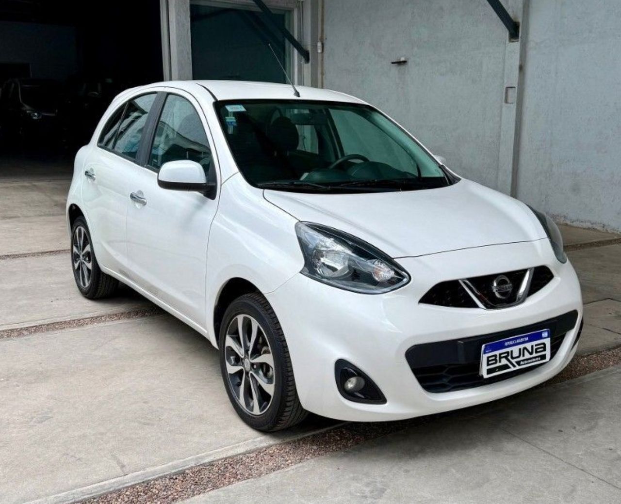 Nissan March Usado Financiado en Mendoza, deRuedas