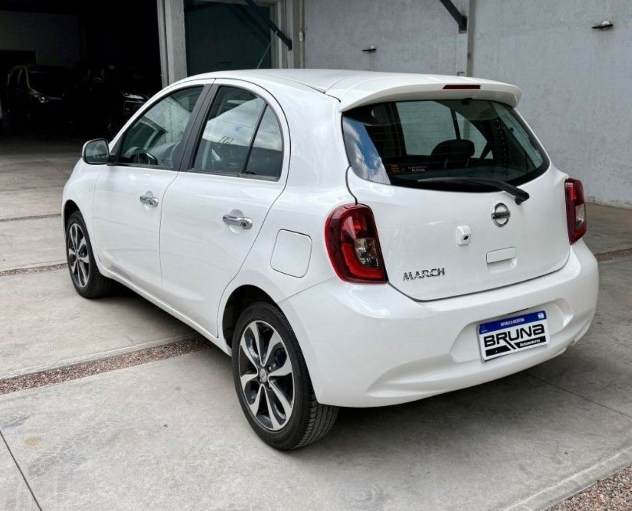 Nissan March Usado Financiado en Mendoza, deRuedas