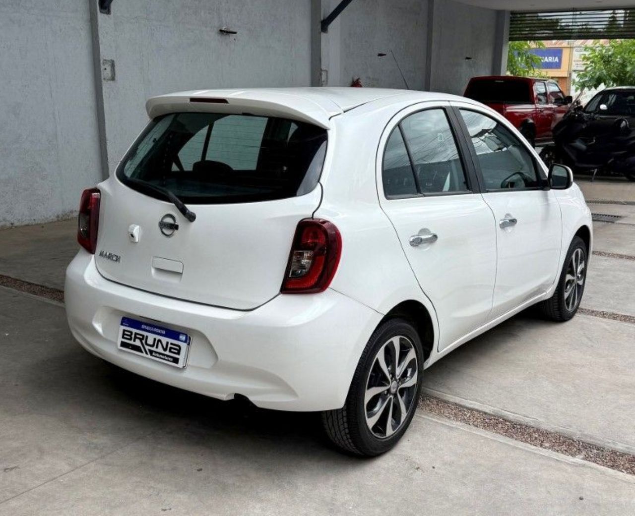 Nissan March Usado Financiado en Mendoza, deRuedas