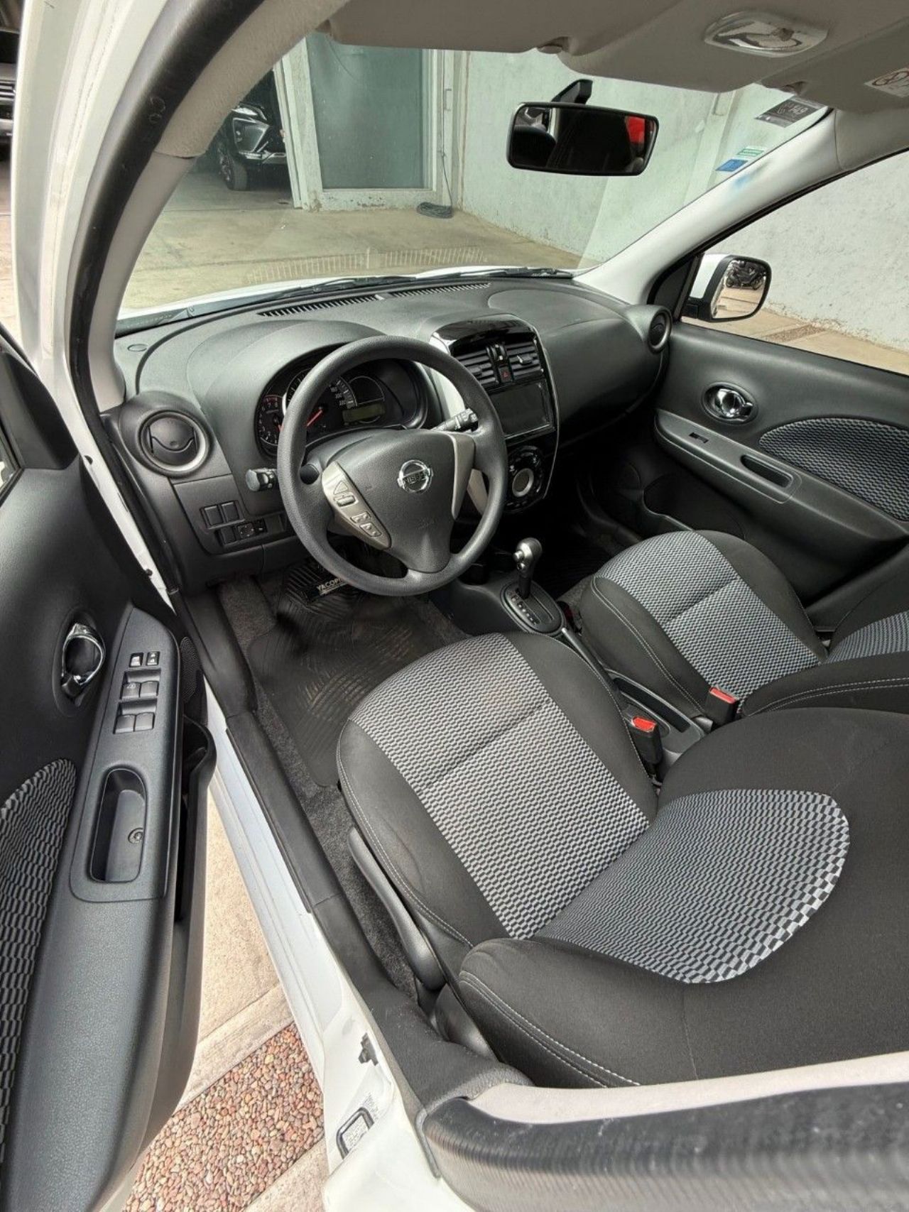 Nissan March Usado Financiado en Mendoza, deRuedas