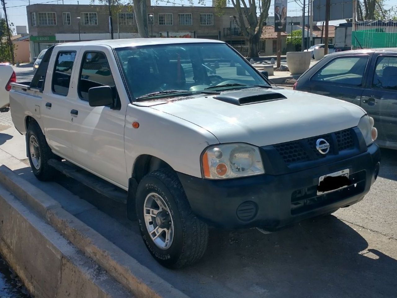 Nissan NP 300 Usada en Mendoza, deRuedas