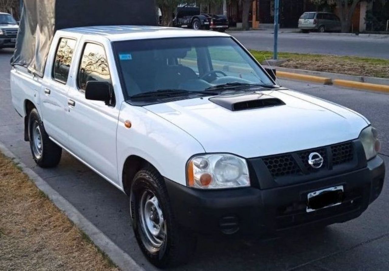 Nissan NP 300 Usada en Mendoza, deRuedas