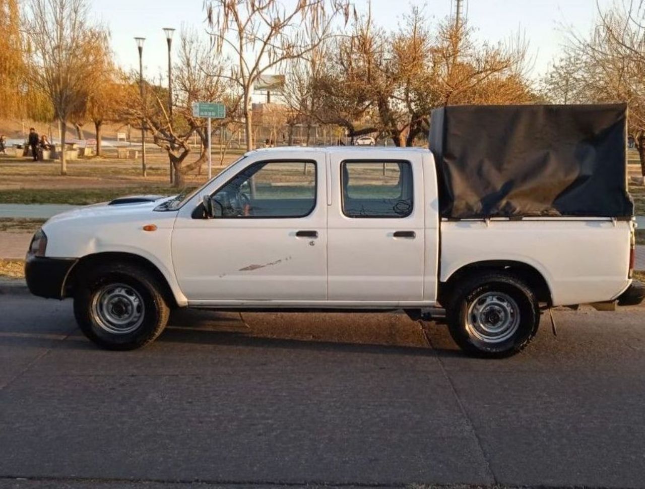 Nissan NP 300 Usada en Mendoza, deRuedas