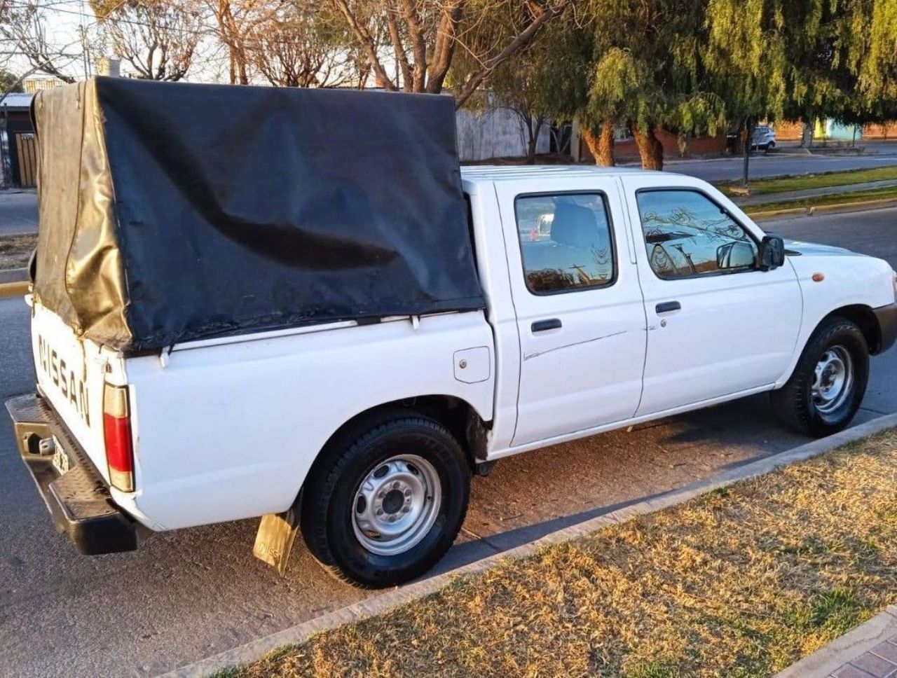 Nissan NP 300 Usada en Mendoza, deRuedas