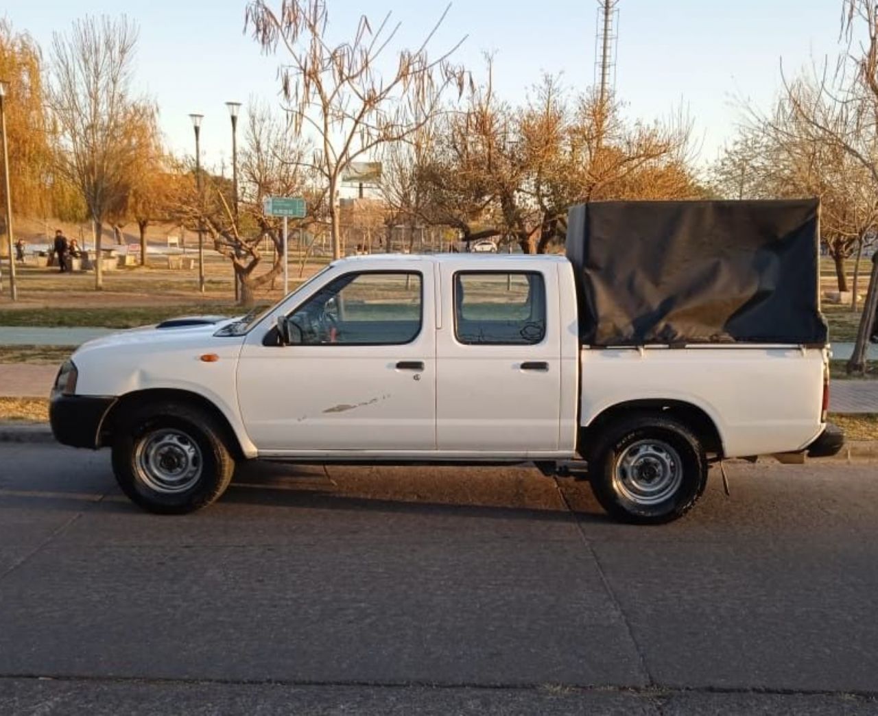 Nissan NP 300 Usada en Mendoza, deRuedas