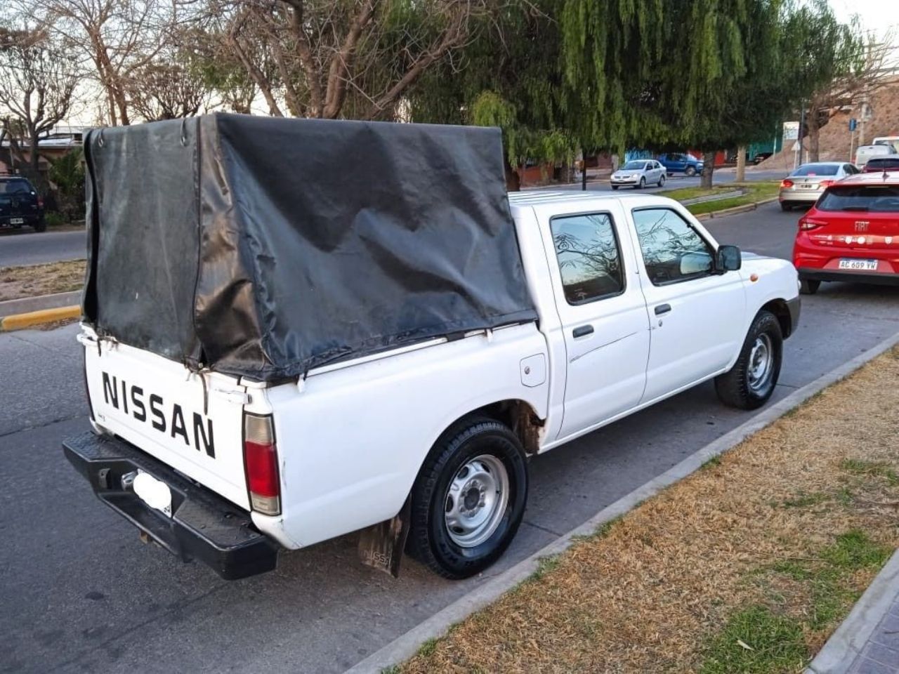 Nissan NP 300 Usada en Mendoza, deRuedas