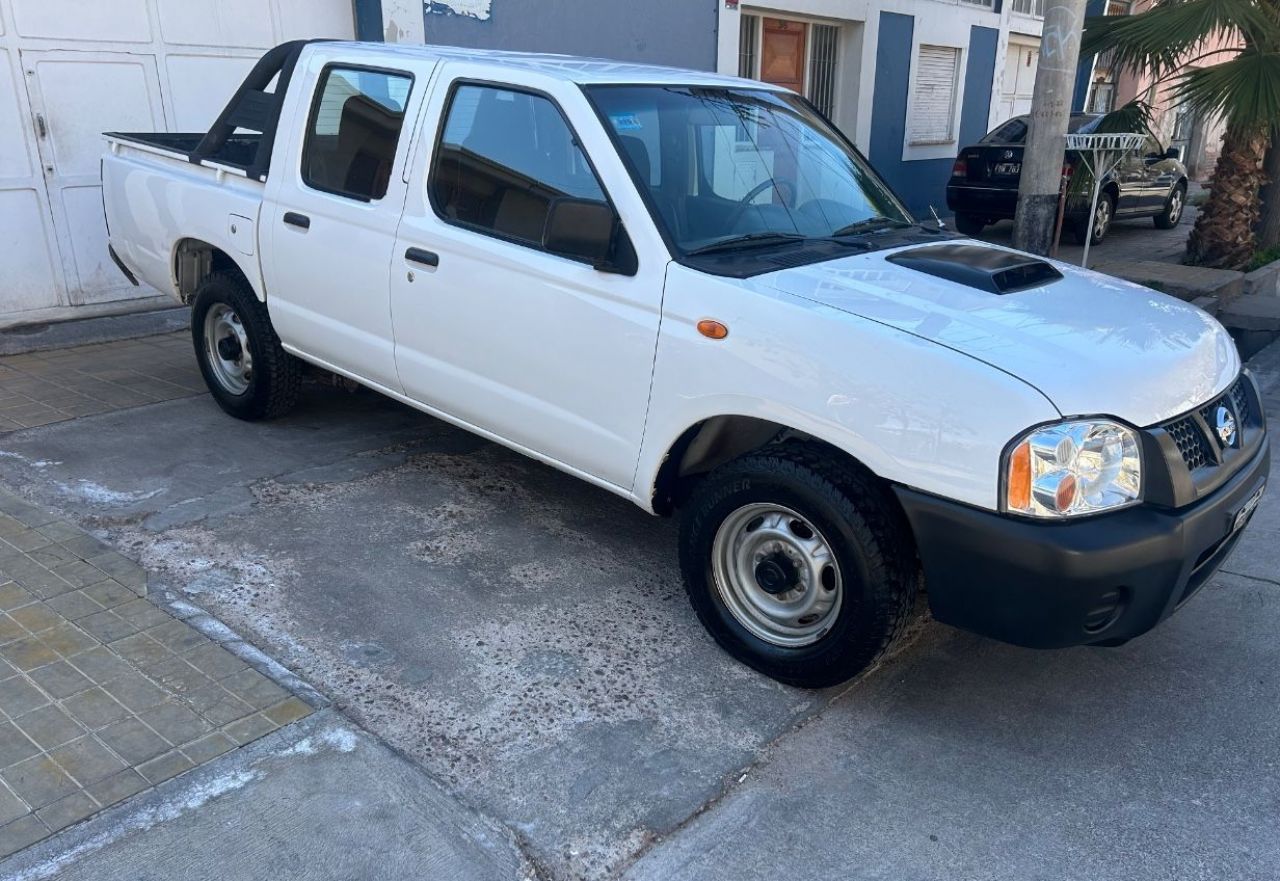 Nissan NP 300 Usada en Mendoza, deRuedas