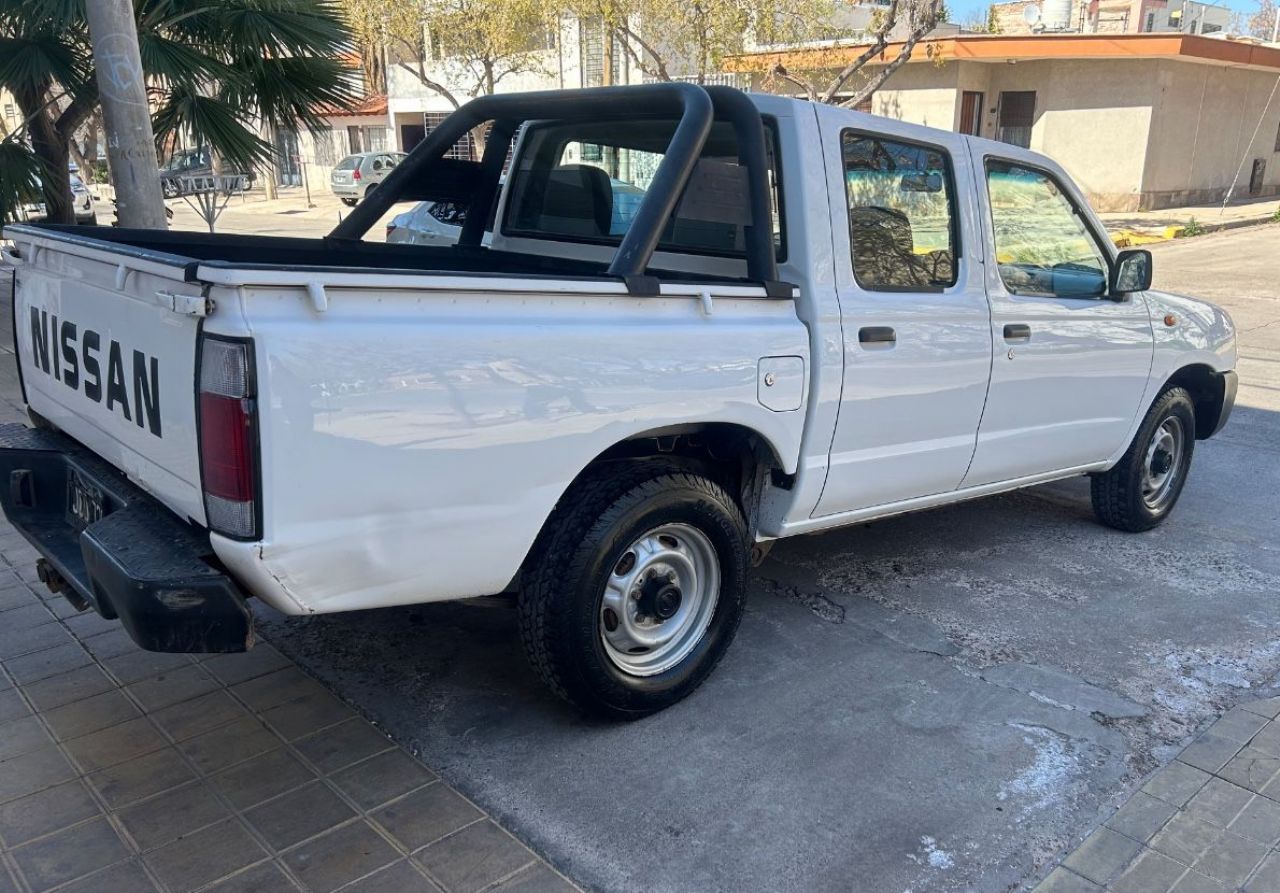 Nissan NP 300 Usada en Mendoza, deRuedas