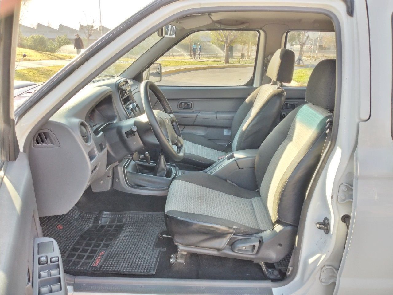 Nissan NP 300 Usada en Mendoza, deRuedas