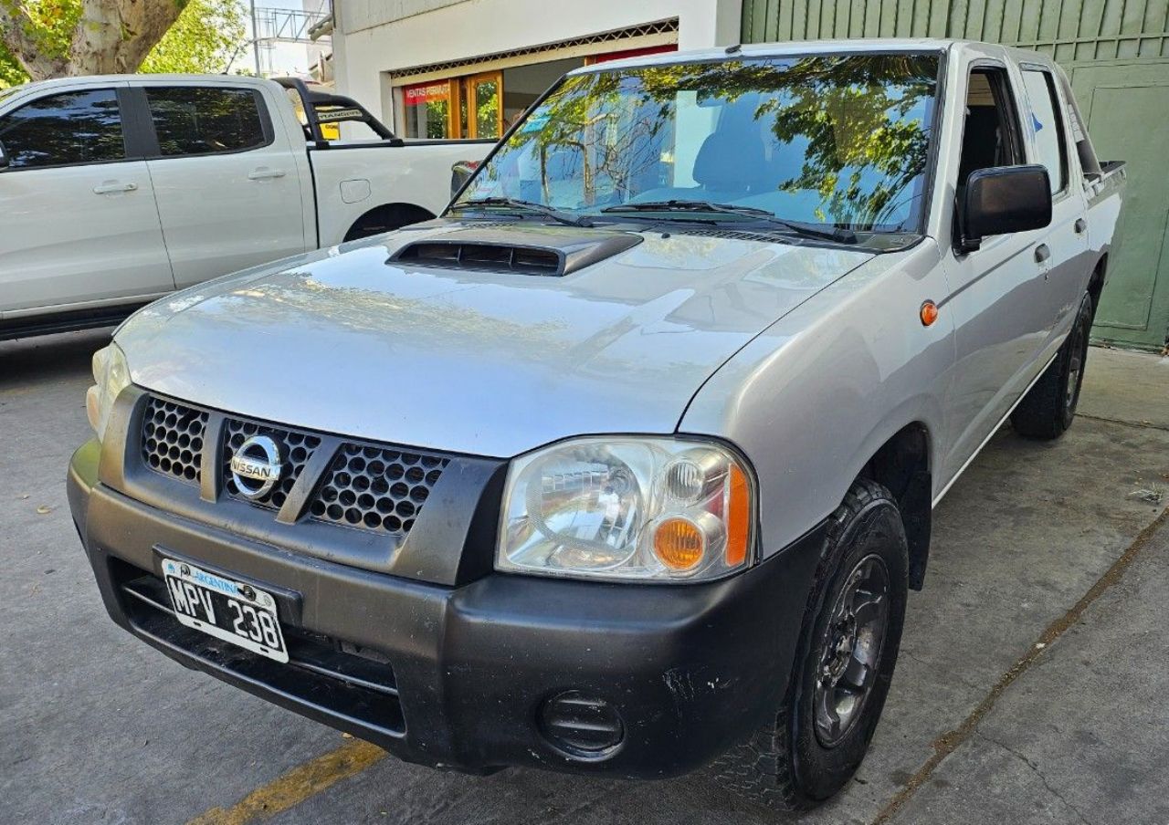 Nissan NP 300 Usada en Mendoza, deRuedas