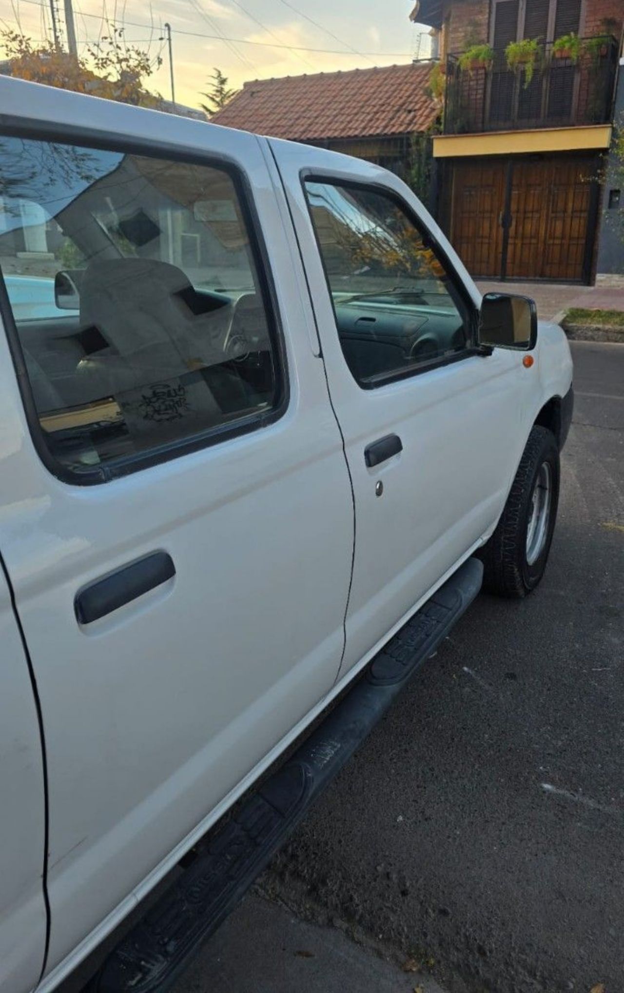 Nissan NP 300 Usada en Mendoza, deRuedas