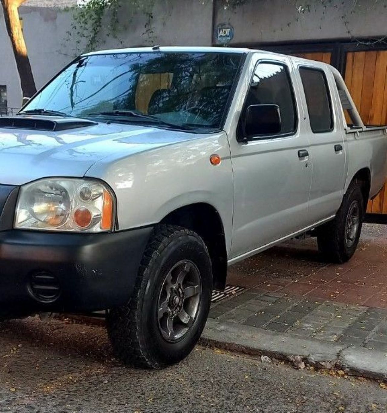 Nissan NP 300 Usada en Mendoza, deRuedas