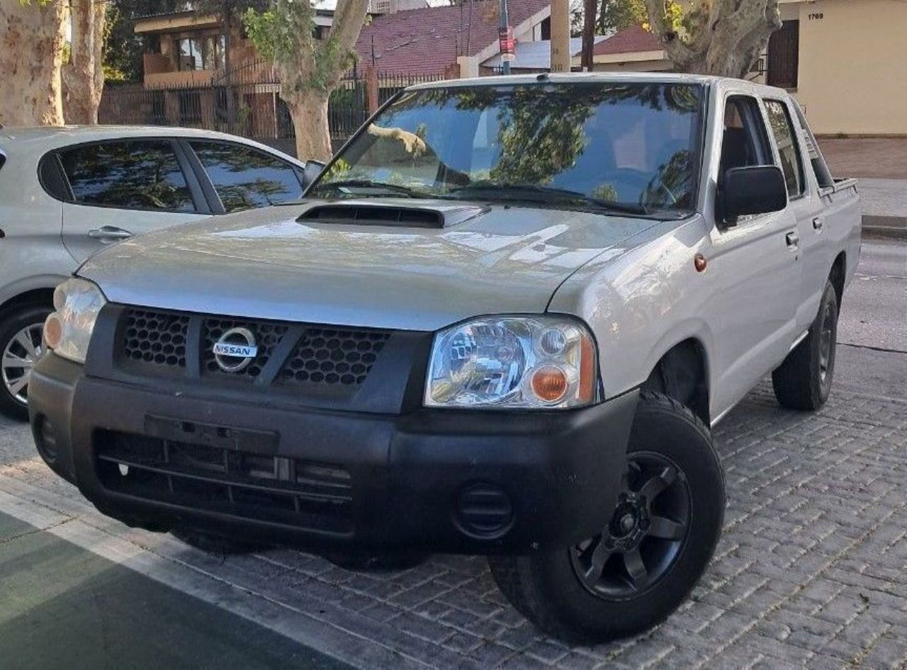 Nissan NP 300 Usada en Mendoza, deRuedas