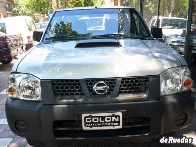 Nissan NP 300 Usada en Mendoza, deRuedas