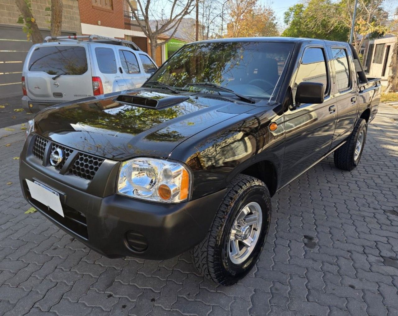 Nissan NP 300 Usada en Mendoza, deRuedas