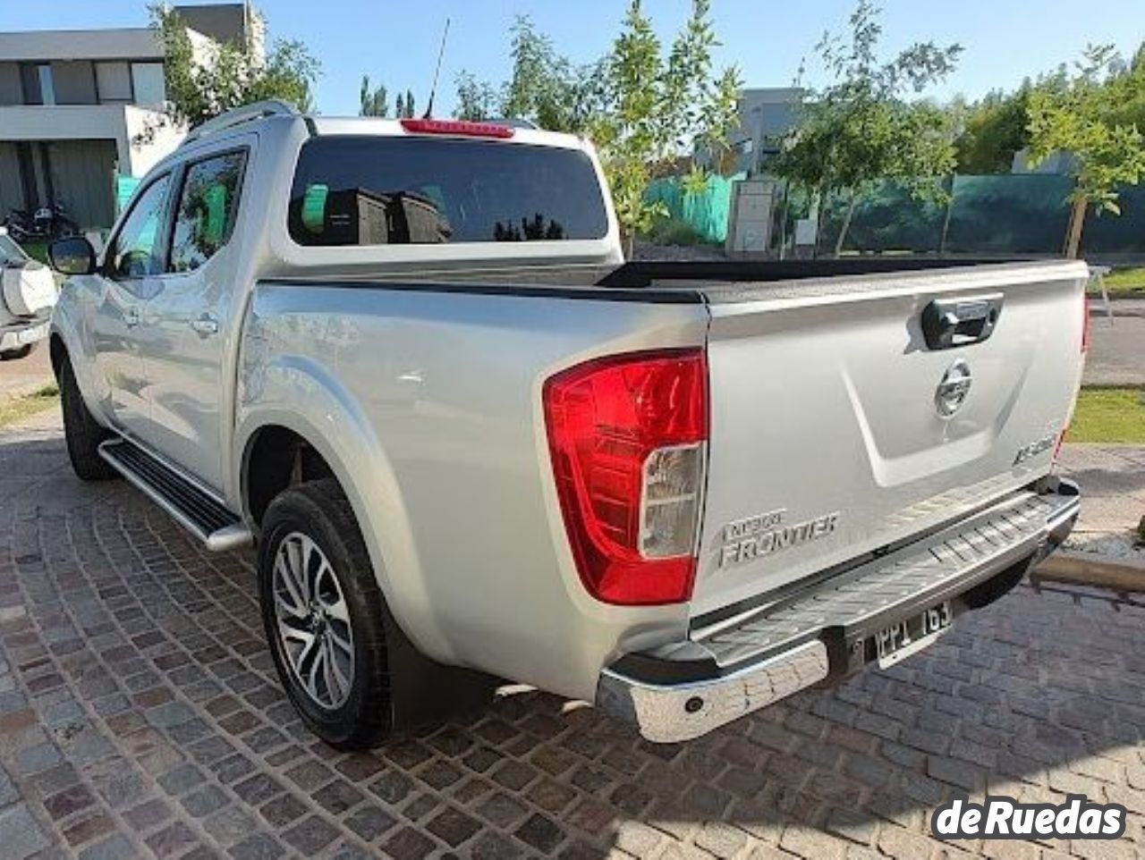 Nissan NP 300 Usada en Mendoza, deRuedas