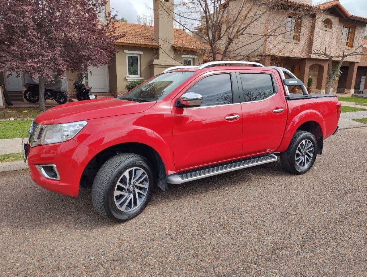 Nissan NP 300 Usada en Mendoza, deRuedas