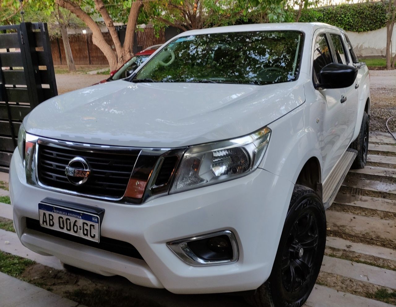 Nissan NP 300 Usada en Mendoza, deRuedas