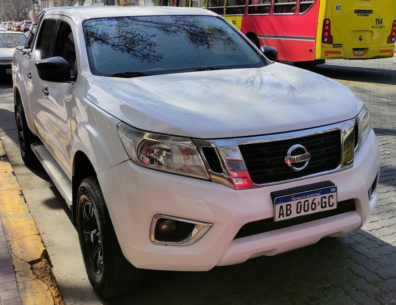 Nissan NP 300 Usada en Mendoza, deRuedas