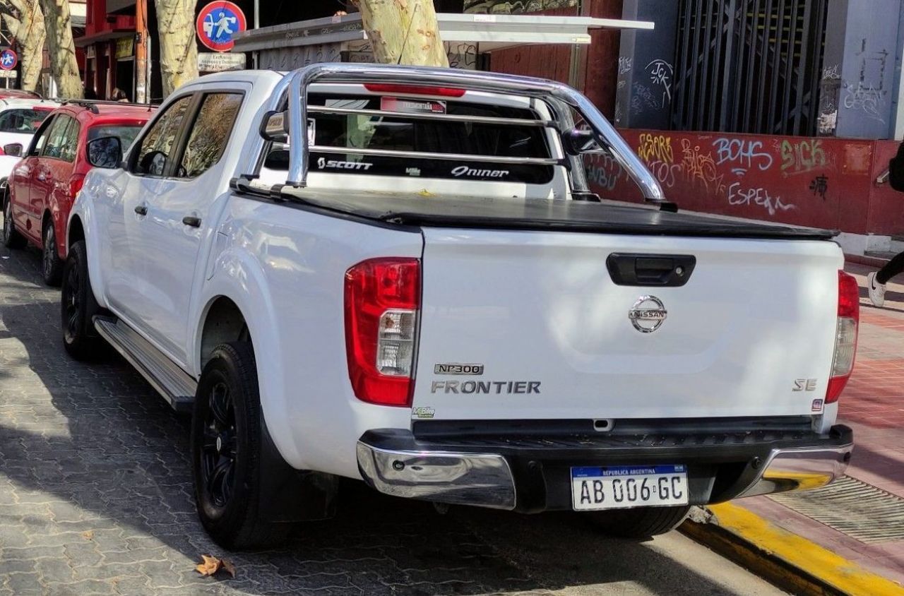 Nissan NP 300 Usada en Mendoza, deRuedas