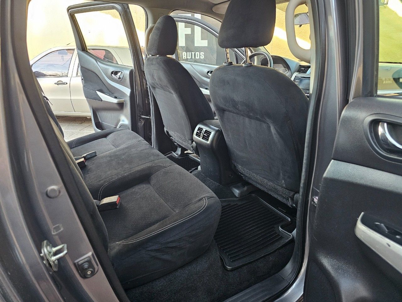 Nissan NP 300 Usada en Mendoza, deRuedas