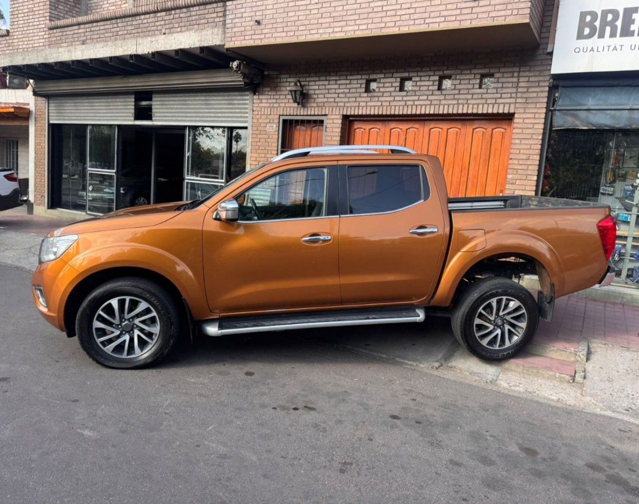 Nissan NP 300 Usada en Mendoza, deRuedas
