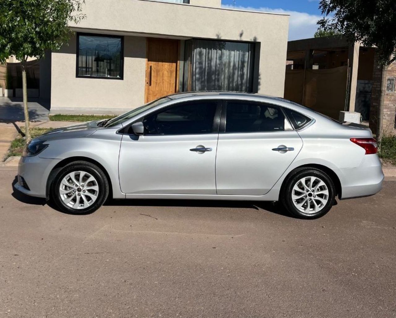 Nissan Sentra Usado en Mendoza, deRuedas