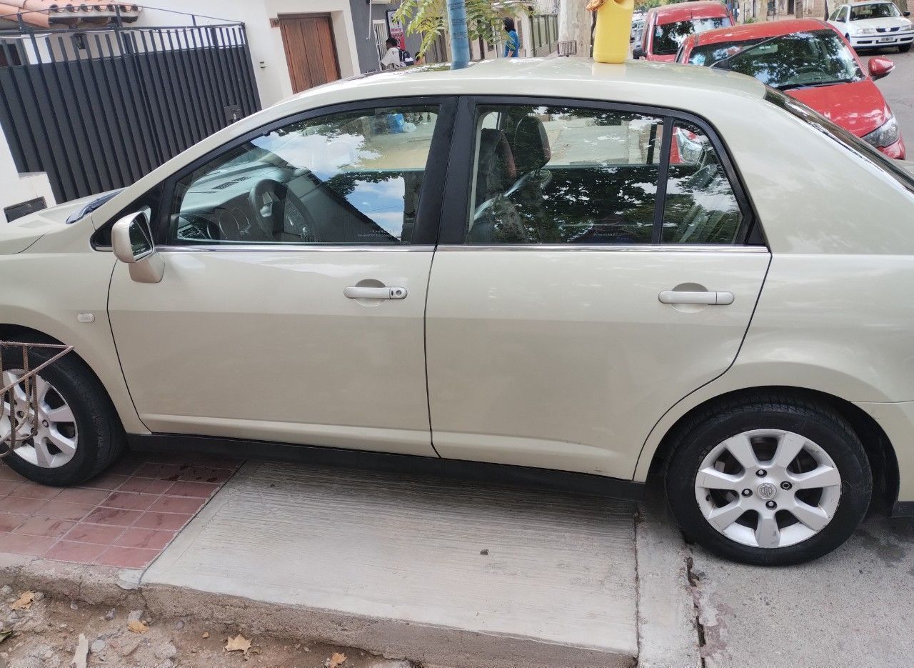Nissan Tiida Usado en Mendoza, deRuedas