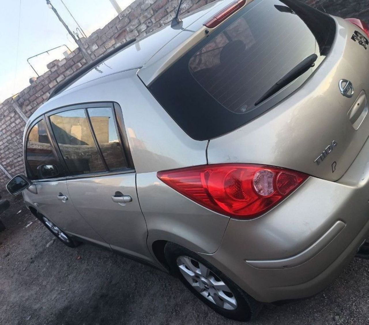 Nissan Tiida Usado en Mendoza, deRuedas