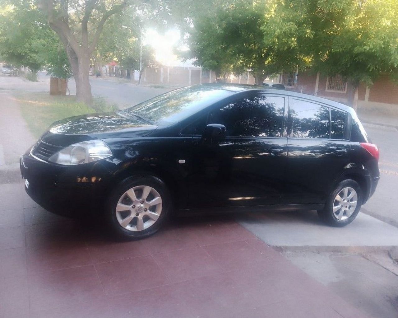 Nissan Tiida Usado en Mendoza, deRuedas